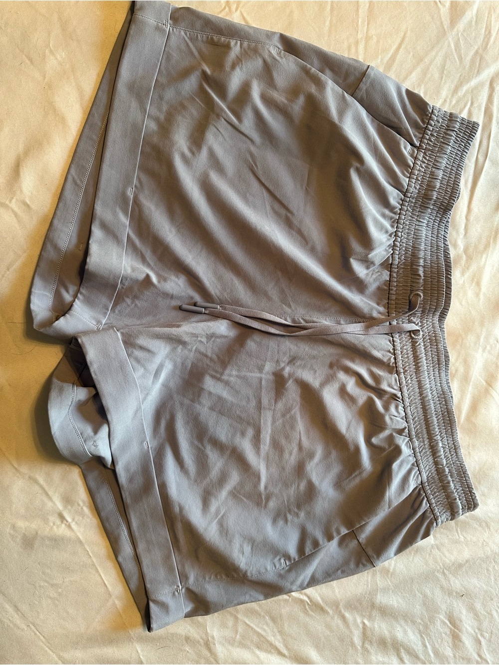 Lululemon Size 12 Spring Breakaway Shorts 4 Way Stretch 3"